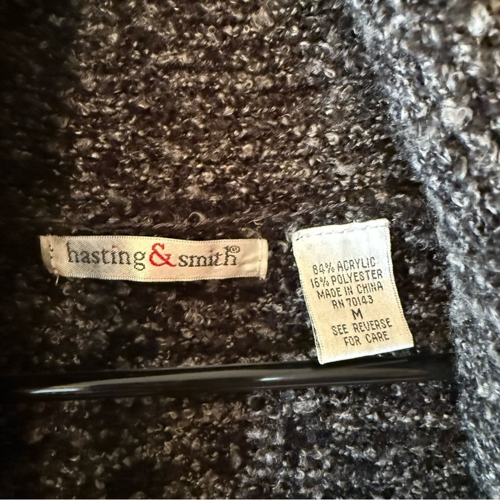 Women's Sleeveless Gray Knit Top - Picture 4 of 4